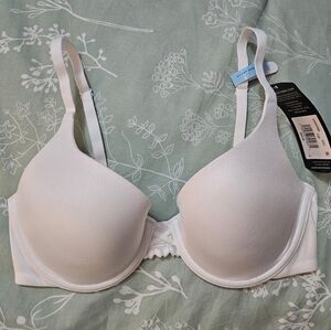 Maidenform White Dreamwire Push Up Bra with Molded Cups 32 C